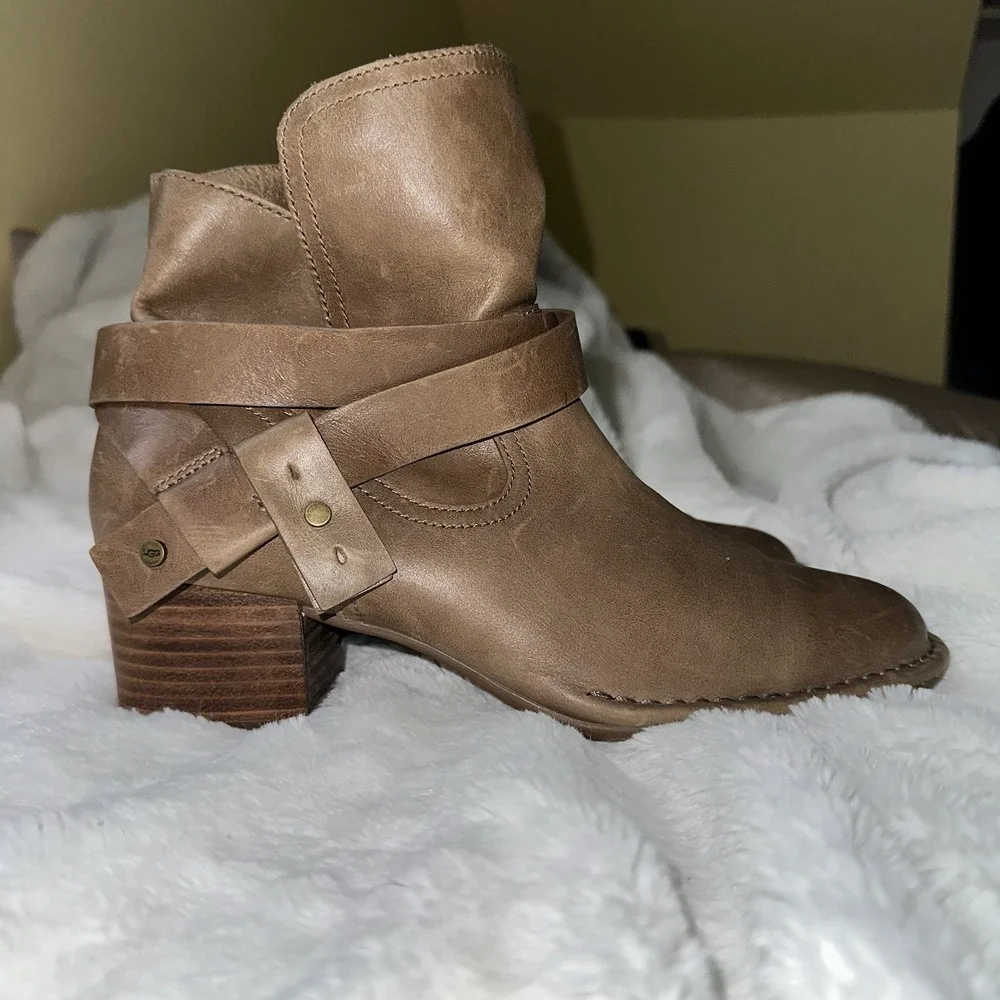 UGG Elysian Leather Ankle Boots 8.5‎ Sahara Zip Cowboy Western Brown Festival